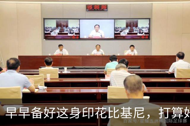 早早备好这身印花比基尼，打算好好享受这里的山水